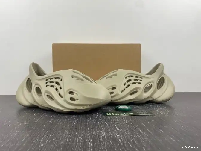 GV6840 RNR Salt Stone Yeezy Foam Adidas 0619